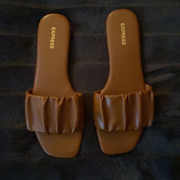 Express Ruched Sandals - Picture 2 of 3